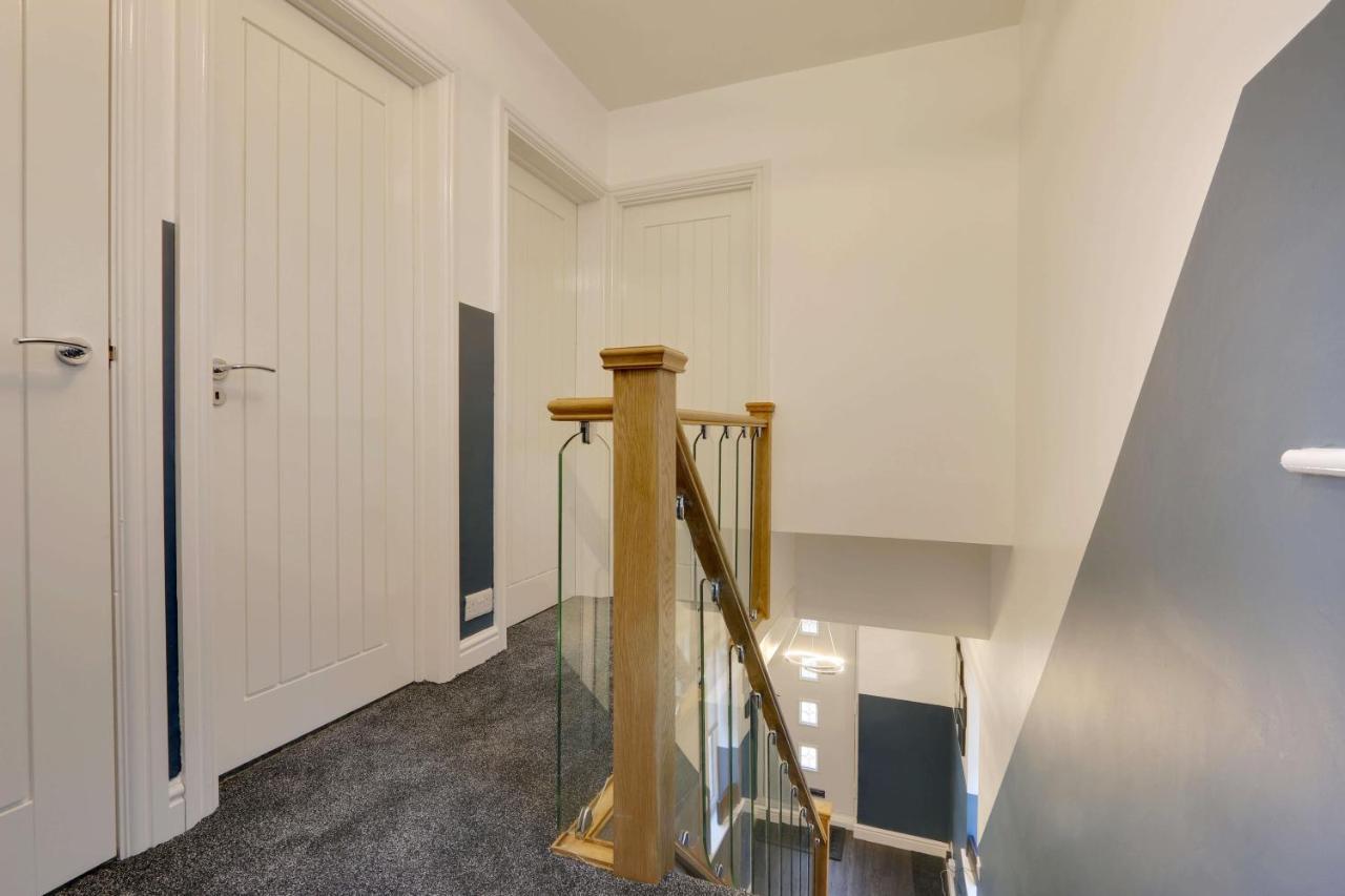 #Upmarket, Exceptional 4 Bed House, With Free Parking, Close To Amenities And Supermarkets Шефилд Екстериор снимка